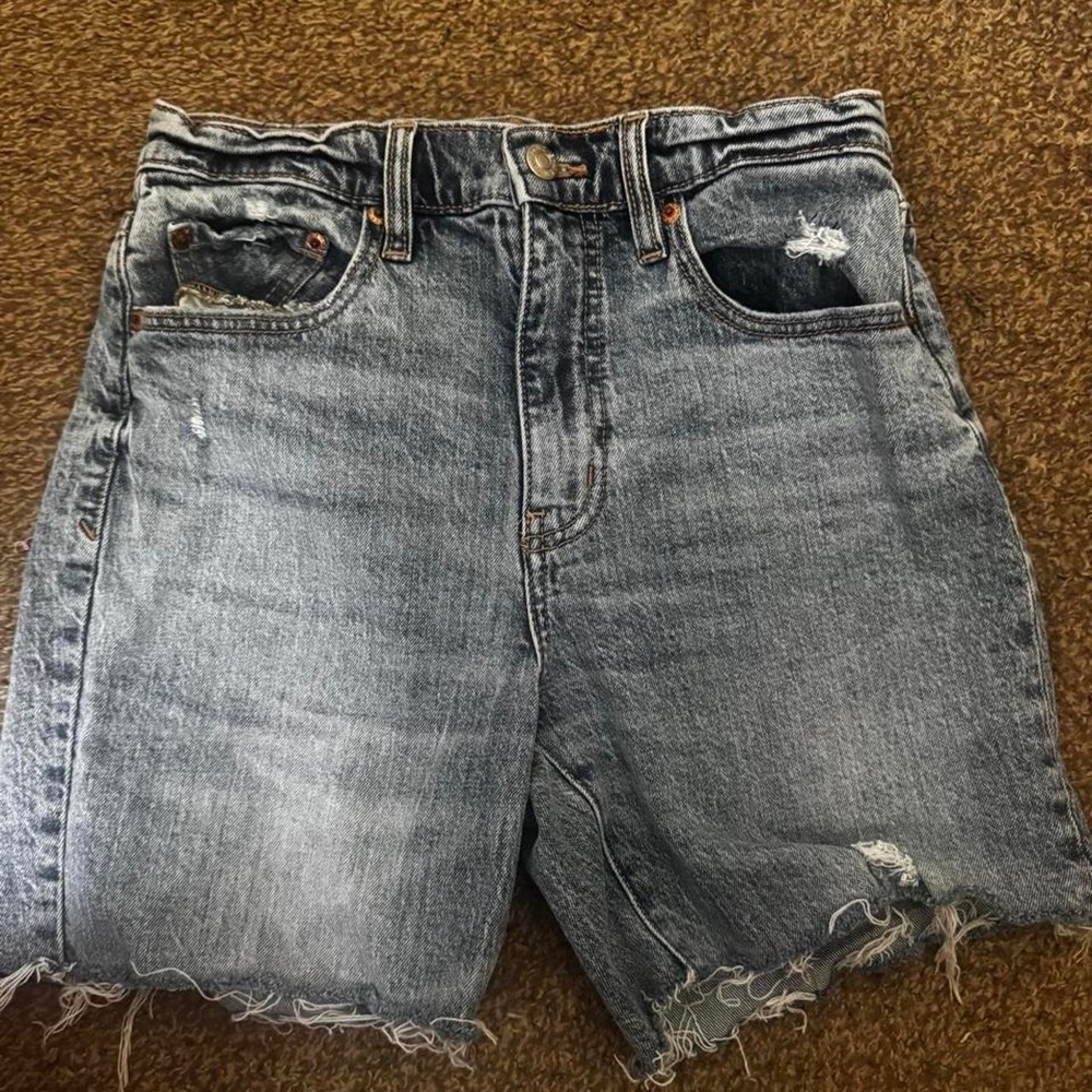 Daze Denim Tough Love High Rise Distressed Jean Shorts Medium Wash 26